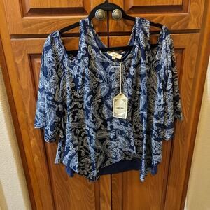 Entro Bell Sleeve Paisley Cold Shoulder Flowy Top NWT Size Medium